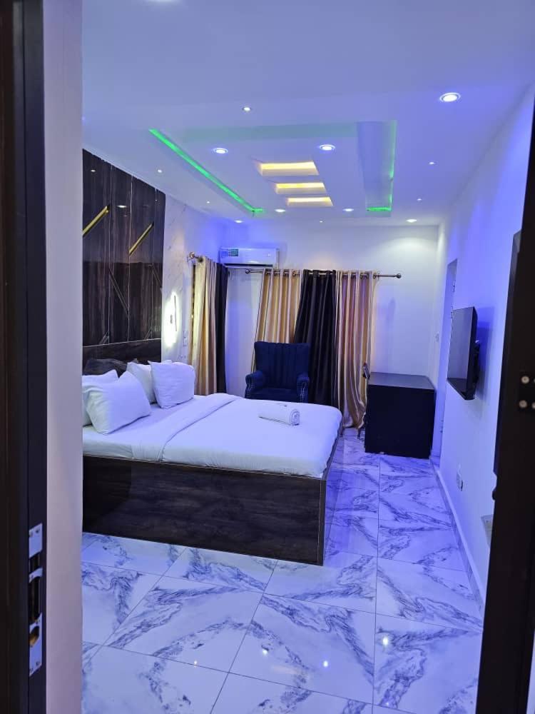 Vhs Vinchee Suites Lagos Exterior photo